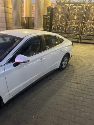 سوناتا خليجي  نص فول  كفاله كاعده صدعتين خفيفات  سياره كفاله من حادث