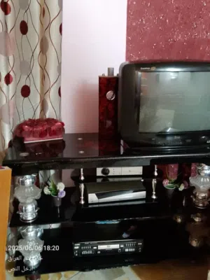ميز بلازمة وتلفزيون