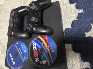 Playstaion 4  slim 1000 tira