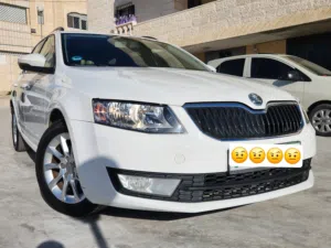 سكودا اوكتافيا  محرك 1600 cc تيربو محرك بوش  السيارة دهان شركة  فش فيها ولا ضربة  إمكانية البدل على