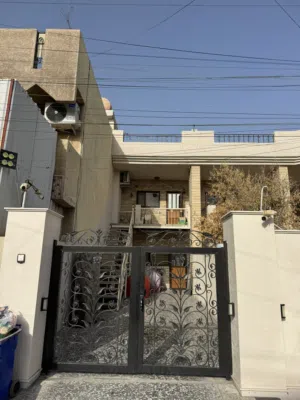 دار طابقين عبارة عن وحدتين سكنية تصلح للاستثمار