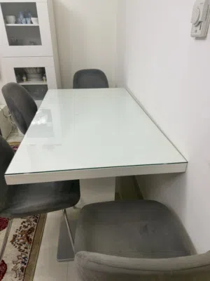 طاولة سفرة مع 4 كراسي