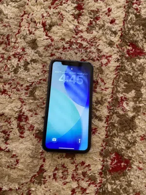 Apple iPhone 11 64 GB in Al Maya