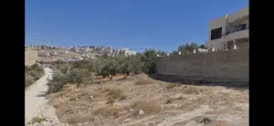 أرض مميزة مع إطلالة للبيع 950 م مرج الحمام البحاث سكن أ مناسبة لفيلا لقطة