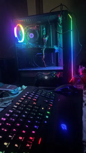 حاسبه مستعمله ستعمال قليل بيه كارتRX590XFX8GB بقوت ال3050  سعر410وبيه مجال او مراوس بدراجه
