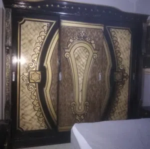 فرصه اوضه نوم كاملة عموله للبيع بسعر لقطه لسرعة البيع سرير 150دولاب جرار 260 تسريحه و كرسي 2كوميدينو