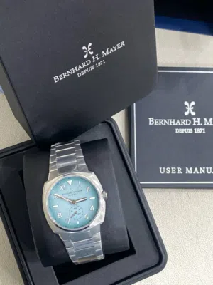 ساعة يد جديدة للبيع