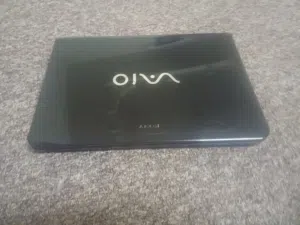 لابتوب شركة سوني سبب البيع ابغه اشتر بي سي