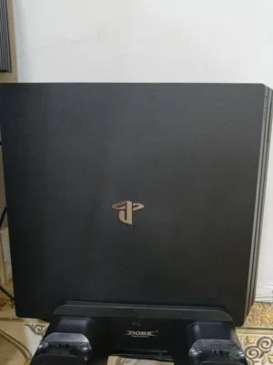 بلاي 4 برو (PS4 Pro) – نظام 9.00 مهكر  للبيع بلاي ستيشن 4 برو، الجهاز أخو الجديد ونظيف جداً (استخدام