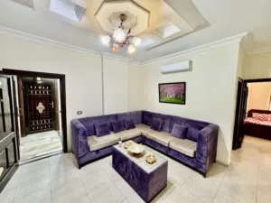 شقة مفروشه مقابل مستشفى التخصصي اربد ,دوار اللوازم ، قريب كارفور : يومي ،شهري، سنوي