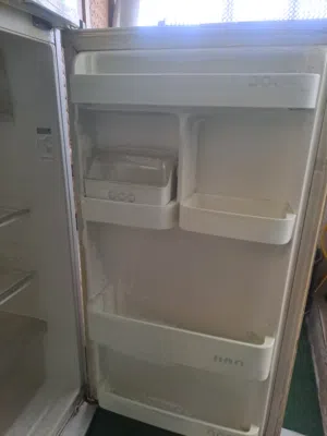 ثلاجه للبيع