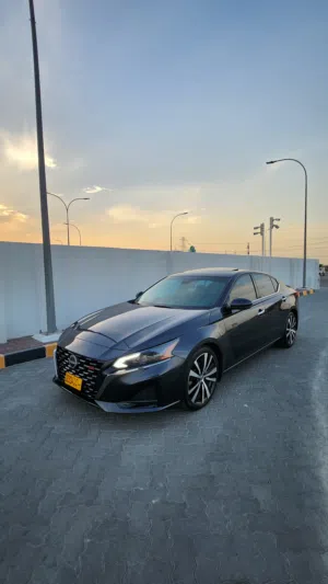Used Nissan Altima in Al Batinah
