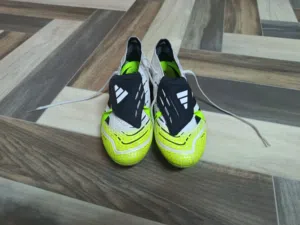 ADIDIAS PREDATOR(USED OFR ONLY 3 DAYS)Size:44