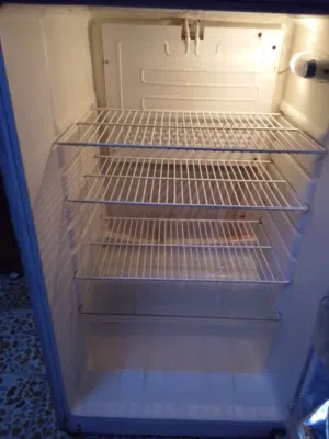 ثلاجة ميديا مستعملة للبيع الوصف