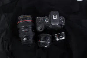 Canon R6, lens- 24-105,50mm,85mm. Charger 2battery.