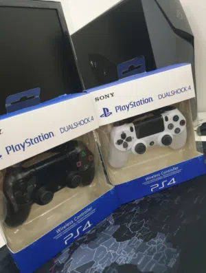للبيع اجهزة تحكم بلايستيشن Playstation 4