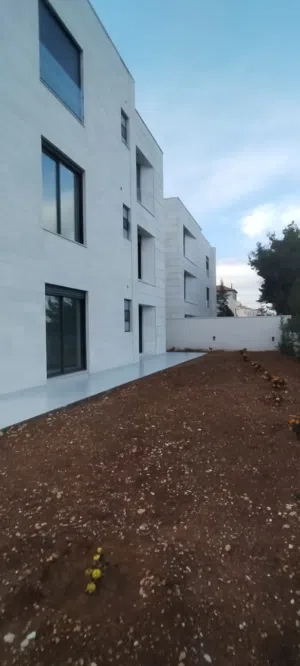 650 m2 4 Bedrooms Apartments for Sale in Amman Dabouq