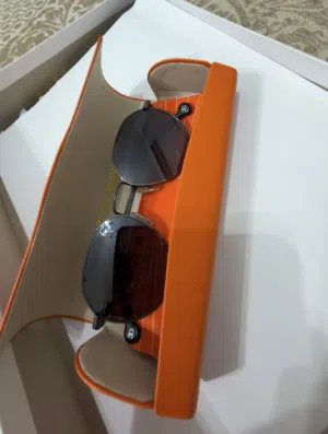 نظارة ايوا اصليه جديده غير مستخدمه بسعر اقل  من السوق 300