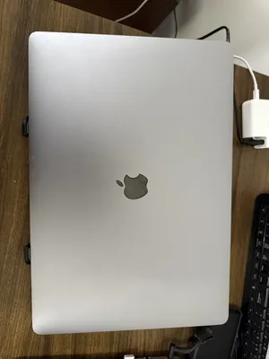 Apple . macOS . 16"1