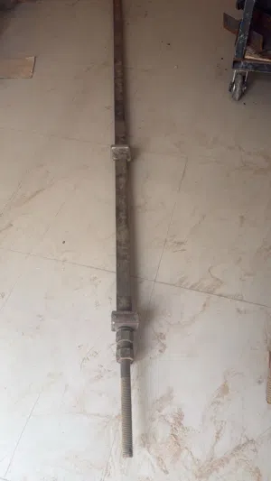 ملازم نجارة حديد (تclamps) طول 2.40 متر ممتاز للبيع