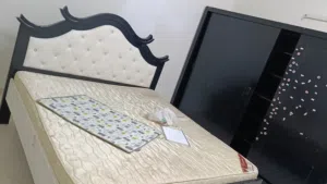 للبيع غرفه نوم بدون تسريحه وسرير نفر ونص مع2 متاري وكرسيين وزوليتين وطاوله استقبال كامل 50دينار  للت