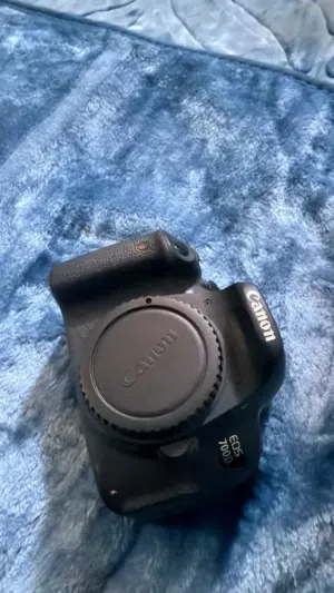 كامرة كانون مسخدمة D700