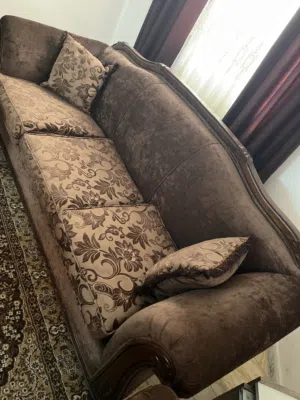 طفم كنب تفصيل مكون من تسع مقاعد