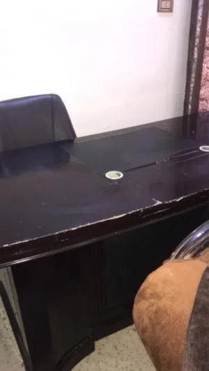 مكتب خشب زان مع كرسي جلد للبيع
