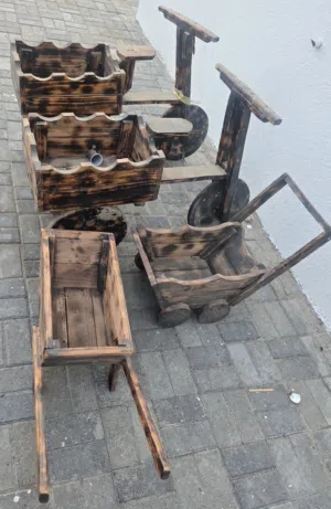 للبيع مزهريات مناسبه للزينه بحاله جيده