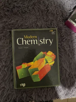 للبيع كتاب كيمياء للمنهاج الأمريكي بحالة ممتازة. .النسخة المطلوبة في المدارس الدولية Chemistry book