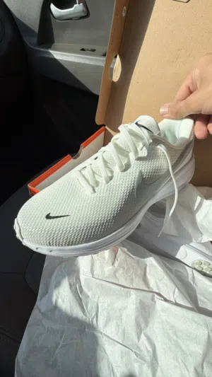 كوتشي Nike (43) اصلي جديد بالفاتوره بتاعته