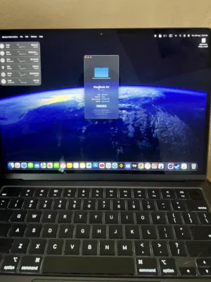 Macbook air2022 m2 chip 256GB 8GB RAM  استعمال خفيف جداً