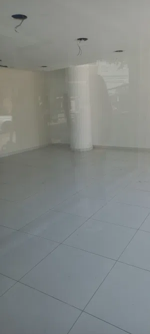 show room for rent in hazmieh prime loctaion. 600 m