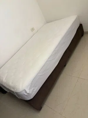تخت مفرد مع فرشه