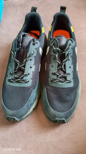 كوتشي نسائي جديد لم يستعمل نهائي صناعة برازيلي مقاس 39 ماركة فيجا أصلي Vibram size 39 shoes