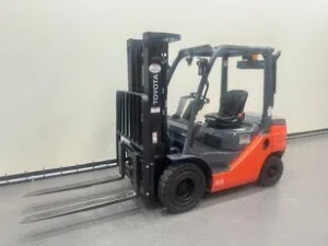 رافعة شوكية للايجار forklift for rent