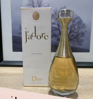 عطر J'adore من Dior اصلي - للأناقة والأنوثة الخالدة ، حبه وحده فقط