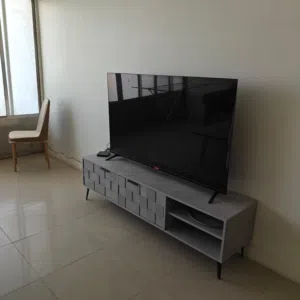 58" Smart TV in new condition