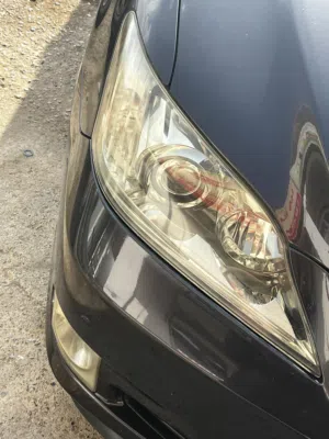للبيع مصابيح أمامية ( ليتات ) لكزس es350