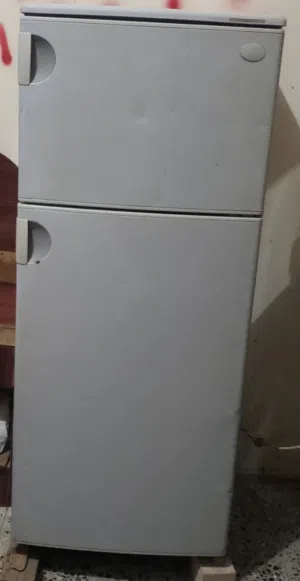 ثلاجه كبيره مستخدم نضيف كرت تشغيل هادء خروج فقط 110 وات تثليج.فريزر خلال ساعتين ونصف مضمونه