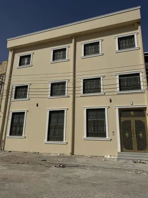 3 Floors . 140 m2 . Landlord1
