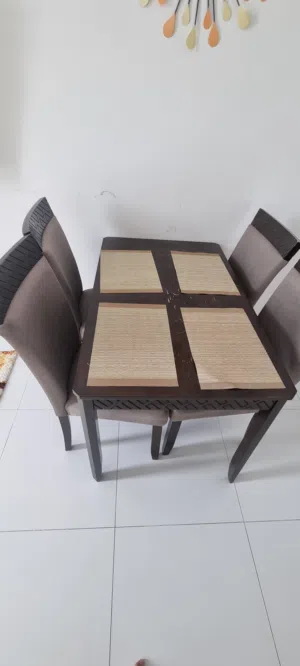 Dining table with 4 chair useful for dining