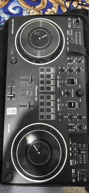 Pioneer rev 1 dj controller