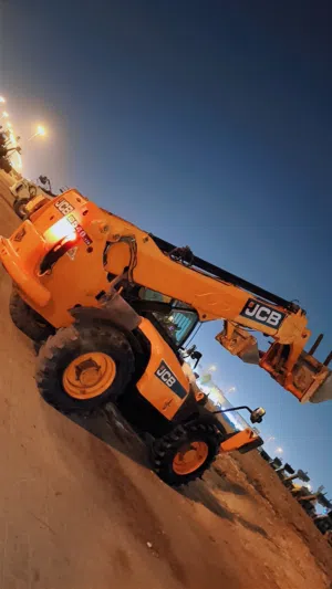 تلي هندر للإيجار رافعة تلسكوبيه 17متر جي سي بي