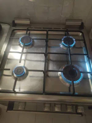 Gas Cooker / Oven for Sale – 4 Burners طباخ غاز للبيع - 4 عيون