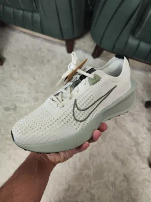 حذاء نايكي أوروبي أصلي جديد 42 NIKE INTERACT RUN