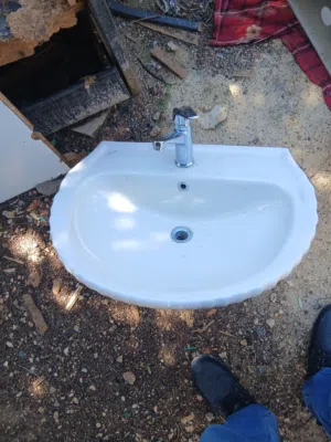 طقم حمام للبيع المرحاض فيه شعر المغسله عدد 2 معه بطاريات إيطالي