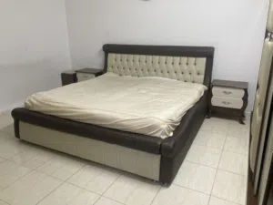 غرفة نوم كاملة مستعملة نظيفة بدون مرتبة