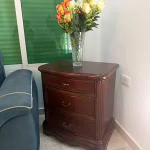 طاولة سفره 6 كراسي ودريسر وطاولة جانبية عدد 2