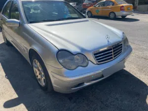 سيارة مرسيدس C240 بحالة ممتازه جدا